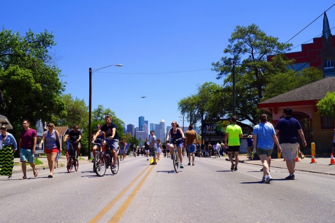 A typical scene from Sunday Streets HTX. Photo by David A. Brown of dabphoto.